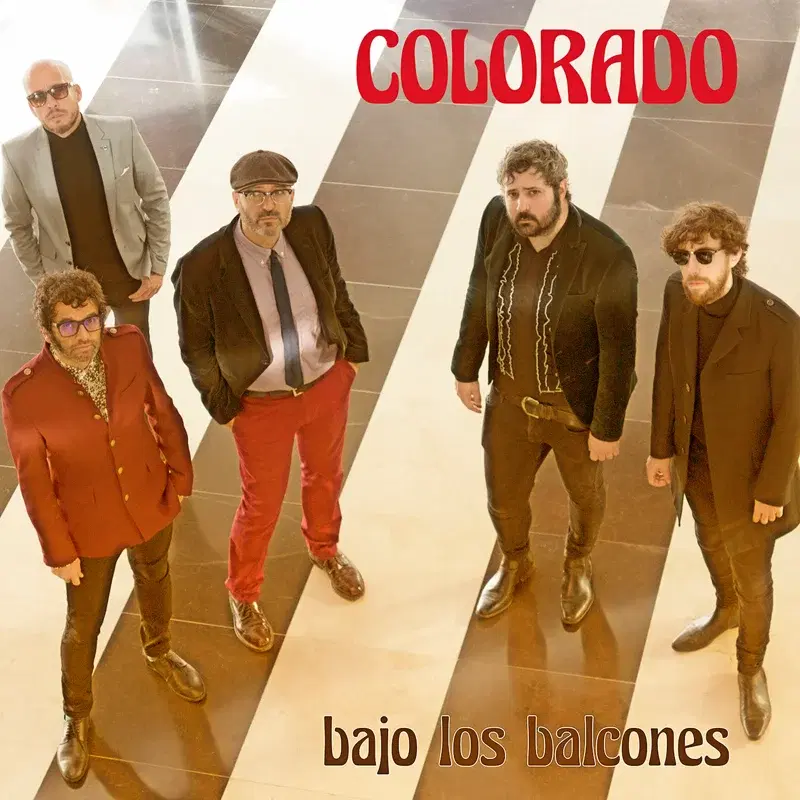Bajo los balcones