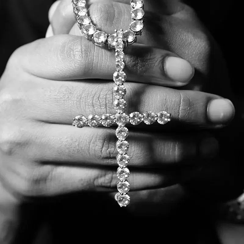 CROSSES UP