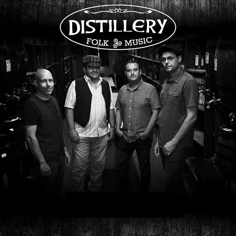 O Faro De Cariño / The Boys of the Distillery
