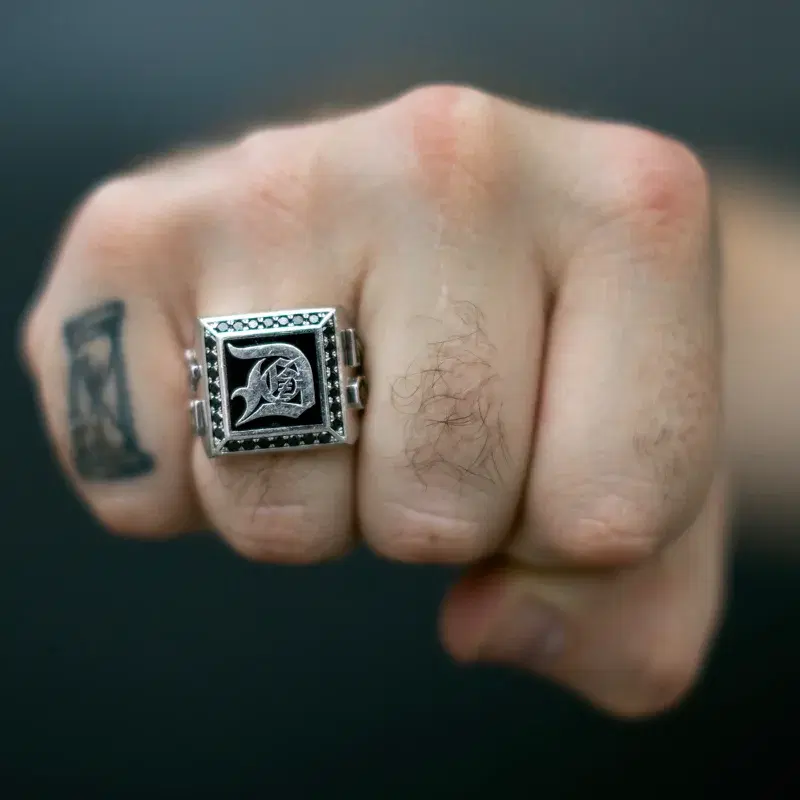 Knuckle Sandwich