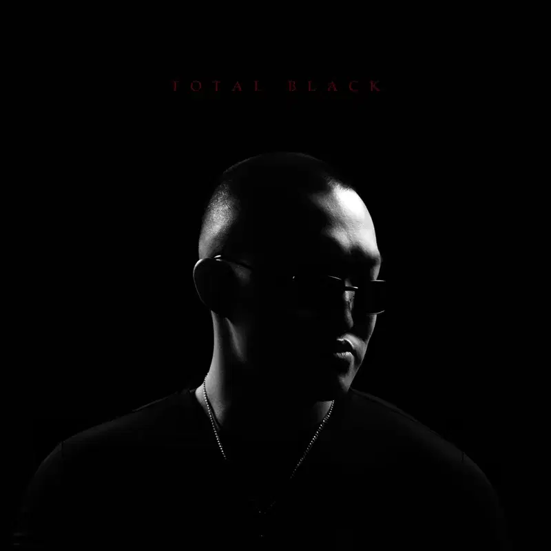 TOTAL BLACK